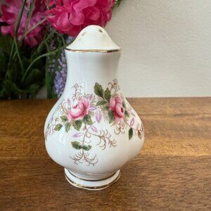 Royal‎ Albert Lavender Rose Pepper Shaker Vintage Bone China Floral Gold Trim